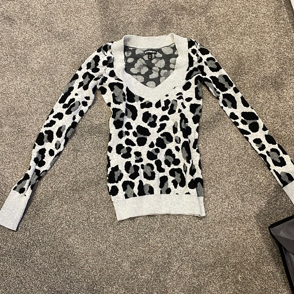 Express v-neck sweater great condition XS
